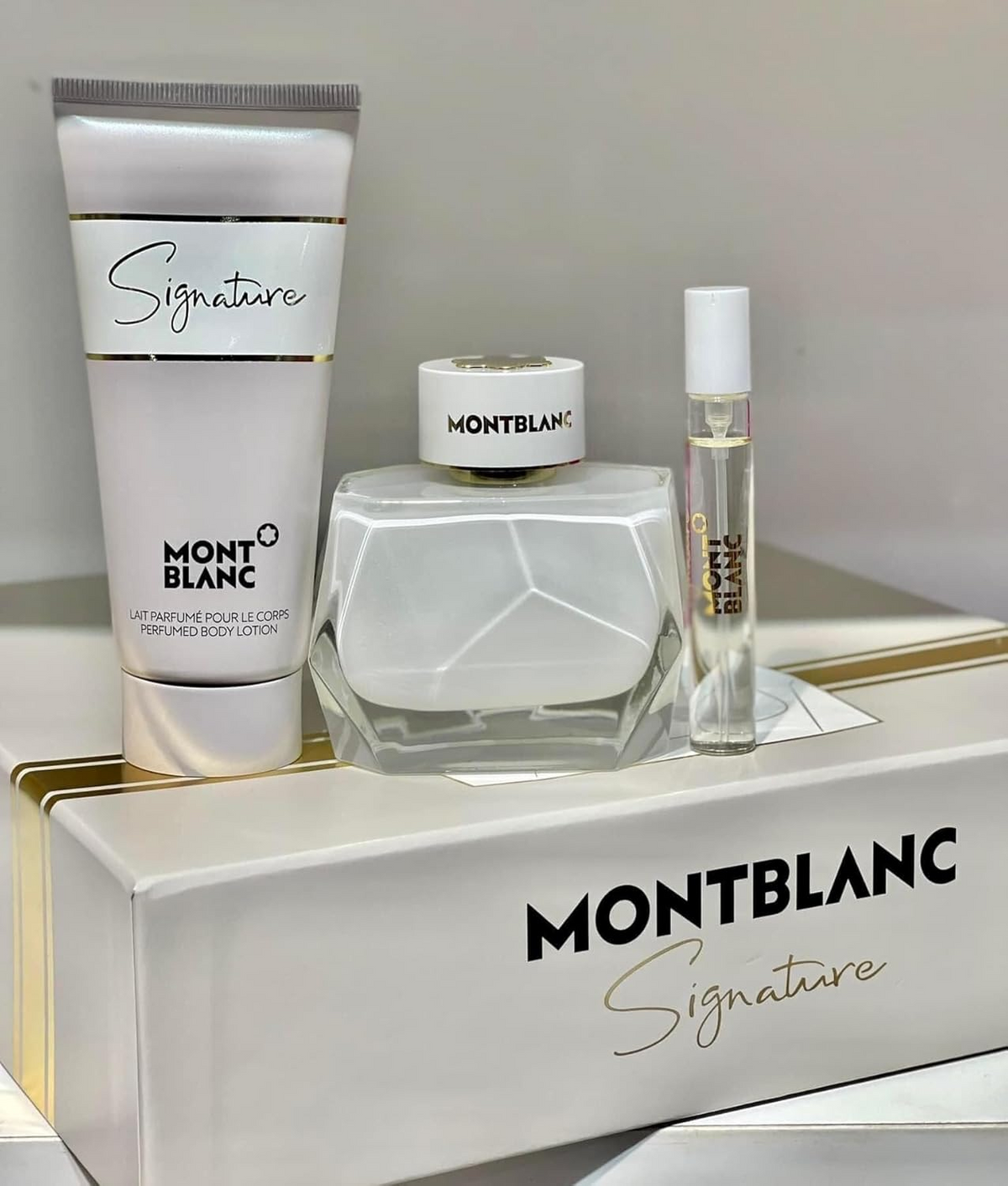 Mont Blanc Signature Set 3 Piece Gift Set – 3.04 oz EDP + 1.0 oz EDP + 3.4 oz Body Lotion for Women